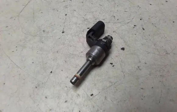 Volkswagen Golf VI Fuel injector 03c906036f