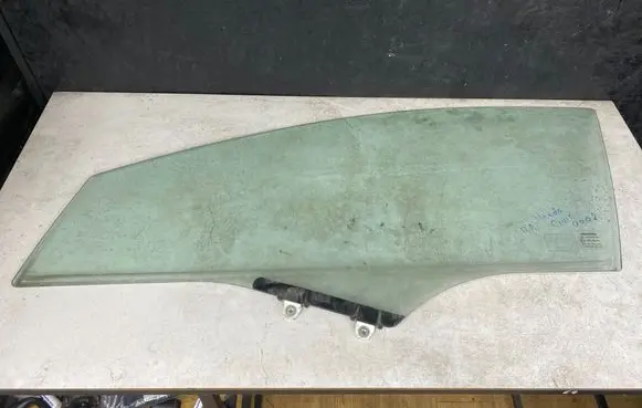 Honda Civic Front door window glass four-door 43R007951 DOT24M19AS2