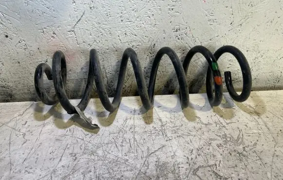 Jeep Grand Cherokee WL Rear coil spring 68568835AB 8835AB