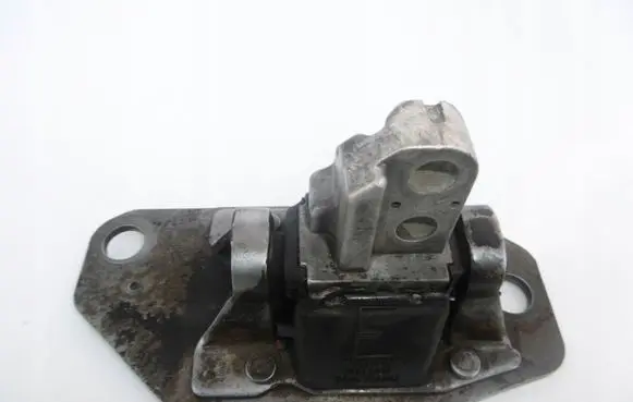 Volvo XC90 Engine mount bracket 30639214