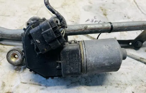 Ford Mondeo Mk III Wiper motor 1s7117508ad 0390241702