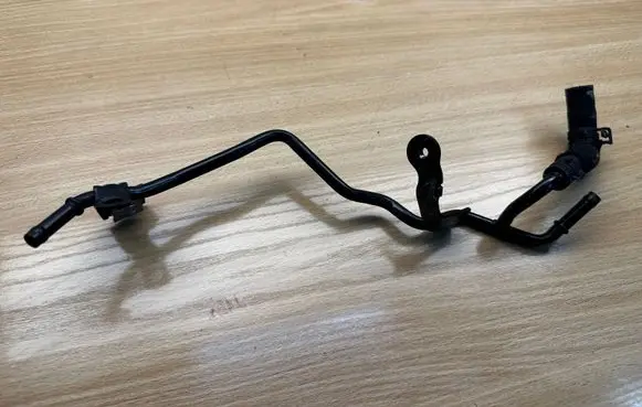 Volkswagen PASSAT B8 Engine coolant pipe/hose 04L121030C 04L121070AT
