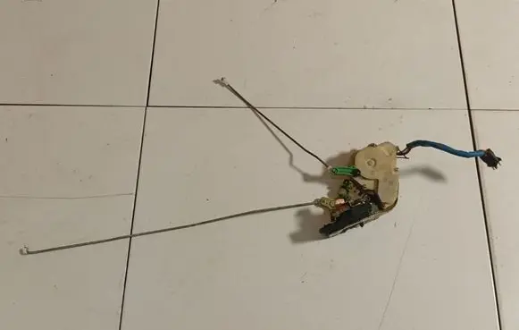 KIA Sorento Rear door lock 