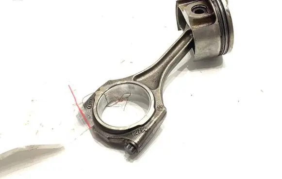 Audi R8 42 Piston with connecting rod R079C