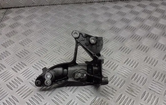 Mazda 3 I Engine mounting bracket 9653249480