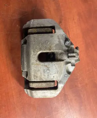 BMW 5 F10 F11 Front brake caliper 60730348
