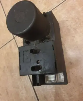 Audi A4 S4 B5 8D Central locking vacuum pump 8D0862257E