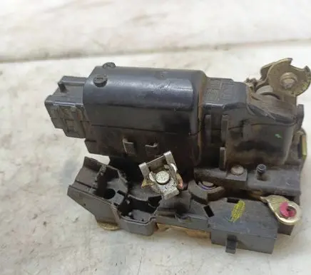 Renault Master II Front door lock 4256