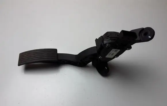 Hyundai i20 (GB IB) Accelerator throttle pedal 32700B9010