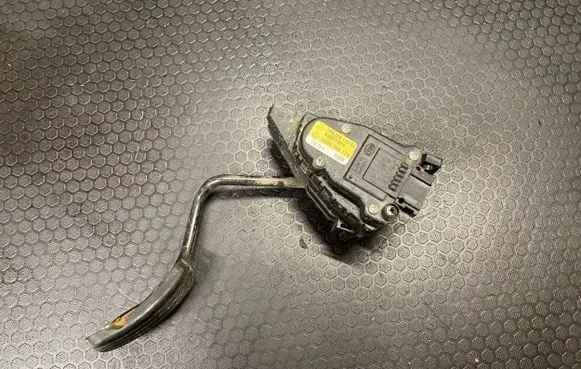 Opel Vivaro Accelerator throttle pedal 6PV00811933 93851978 8200289176