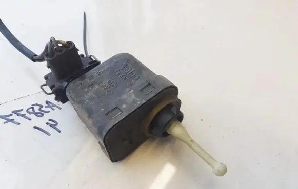 Headlight level adjustment motor