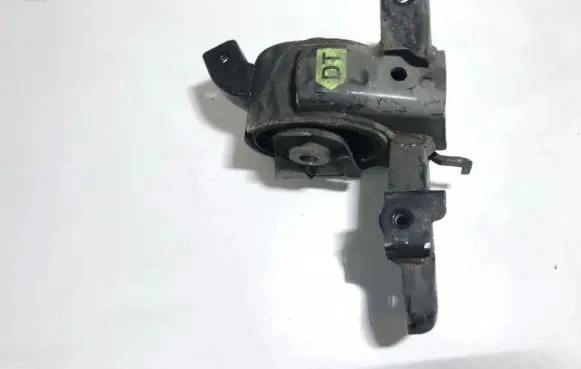 Toyota Avensis T270 Engine mount bracket