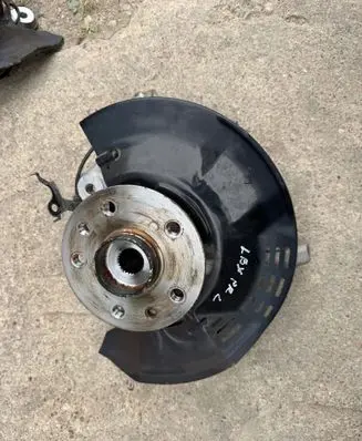 Lexus LBX Front wheel hub 084Y C51L