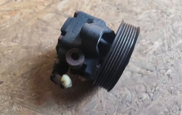 Honda FR-V Power steering pump RH0002384F