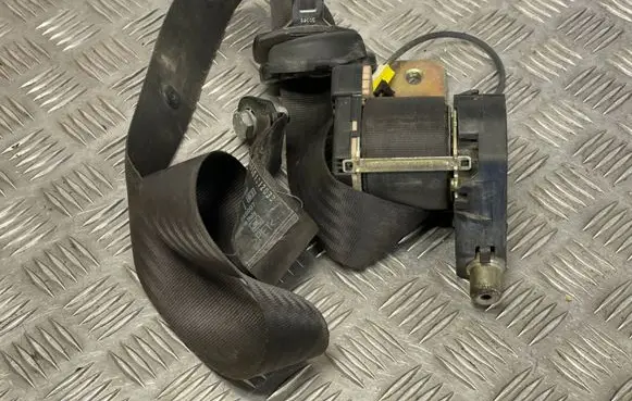 Iveco Daily 30.8 - 9 Front seatbelt 33006301F