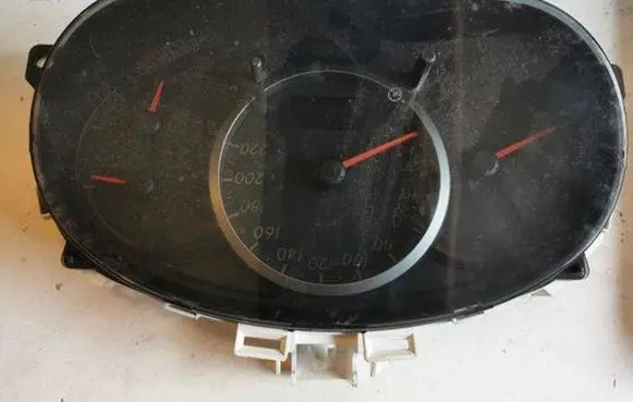 Mazda 5 Speedometer (instrument cluster) C23555430