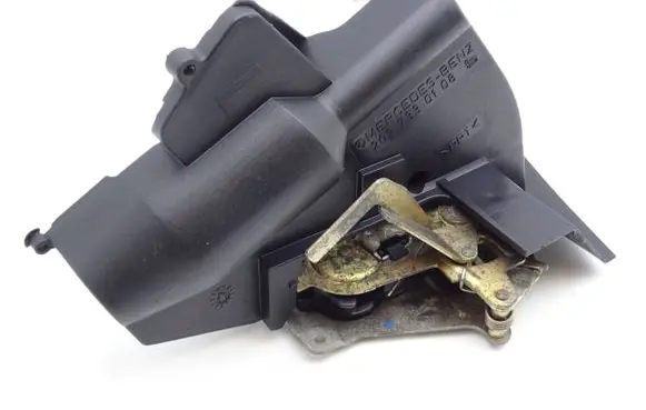 Mercedes-Benz C W202 Rear door lock 2027300535 2027330108