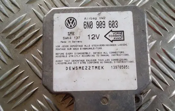Volkswagen Golf III Airbag control unit/module 6N0909603 5WK4137