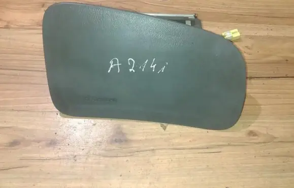 Mazda 323 F Passenger airbag