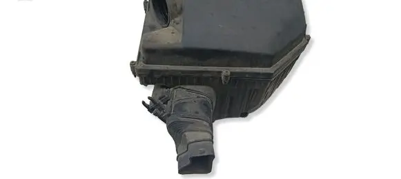 Volvo XC70 Air filter box 6893747