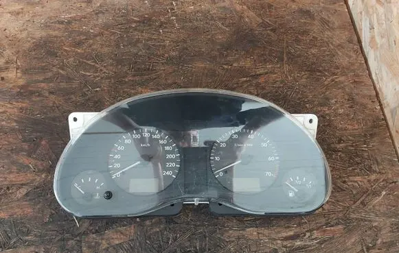 Volkswagen Sharan Speedometer (instrument cluster) 7M0920821J VKVF1003583 95VW10849VK