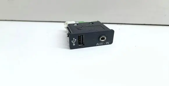 BMW X1 E84 AUX in-socket connector 9241331 84109241331