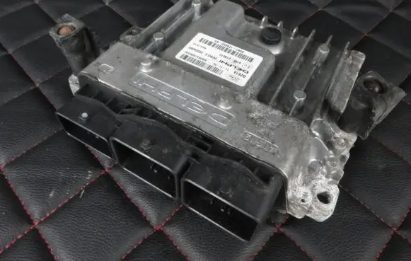 Ford Focus C-MAX Engine control unit/module BV6112A650KH 28334083 97RI010012