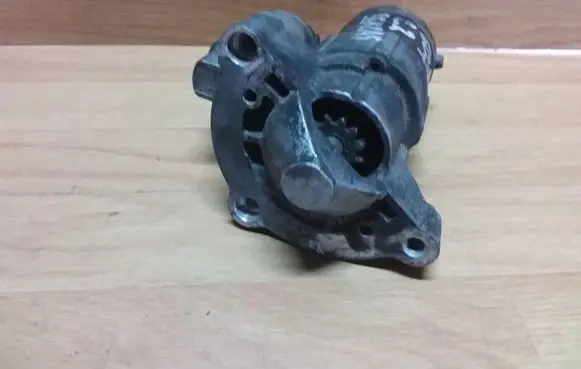 Peugeot 607 Starter motor M000T85381