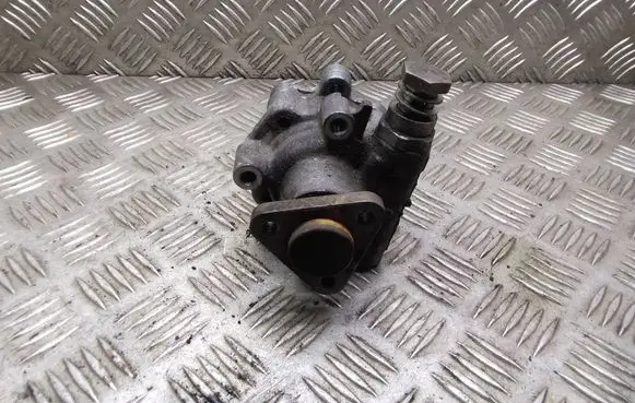 Volkswagen PASSAT B5.5 Power steering pump 8D0145177Q