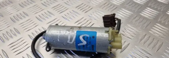 Mercedes-Benz S W220 Seat adjustment motor 0130002568 2208201542