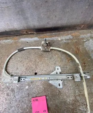 Renault Megane I Rear door manual window regulator 