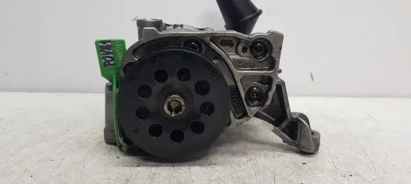 Volkswagen Golf VII Oil pump 04L145208P
