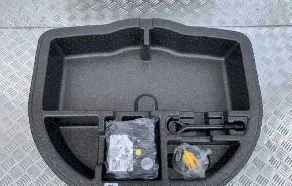 KIA Ceed Spare wheel section trim 09100-J7900