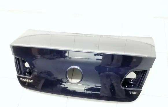 Volkswagen PASSAT B6 Tailgate/trunk/boot lid 51052128