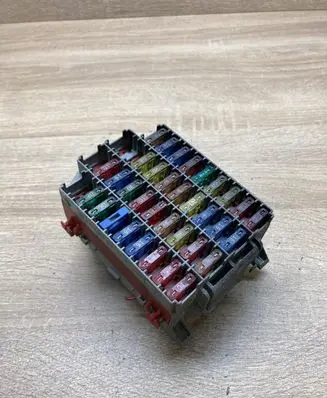 Volvo V70 Fuse module 9162439