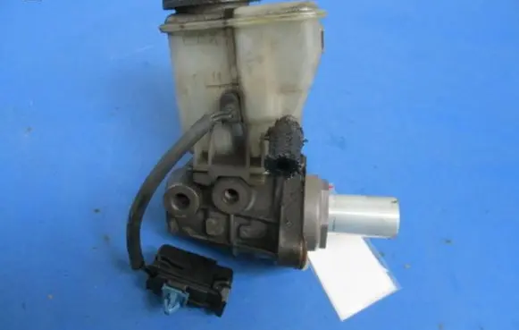 Mazda 323 Master brake cylinder