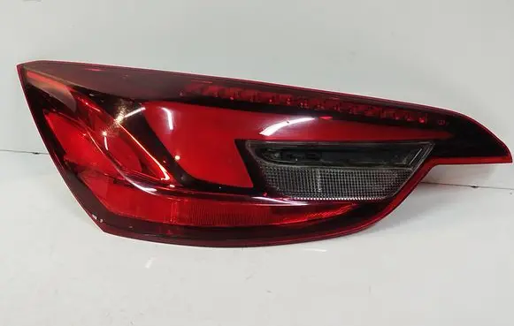 Tailgate rear/tail lights