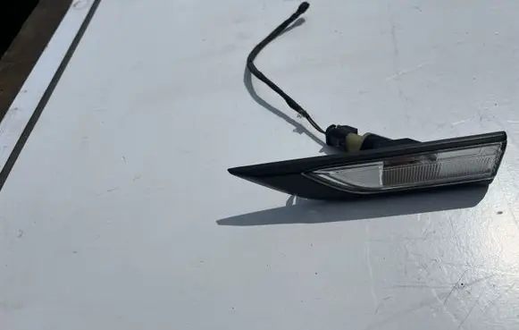 Volkswagen Caddy Front fender indicator light 2K5949101 8K5949101