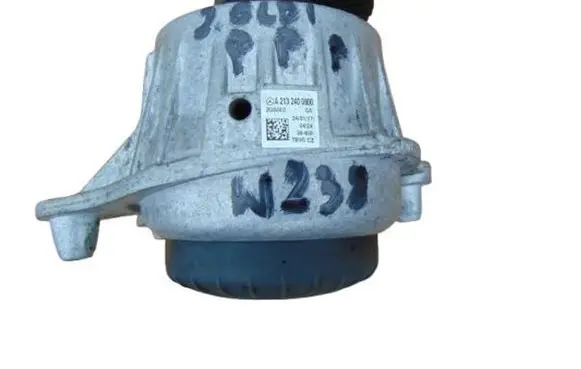 Mercedes-Benz E W238 Engine mount bracket A2132400600