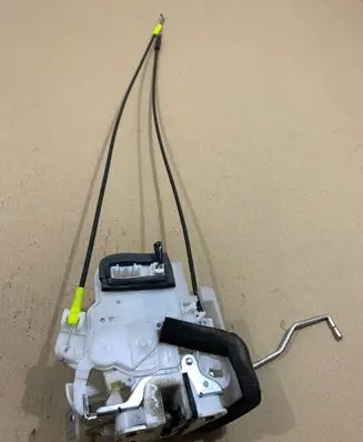 Subaru Impreza III Front door lock
