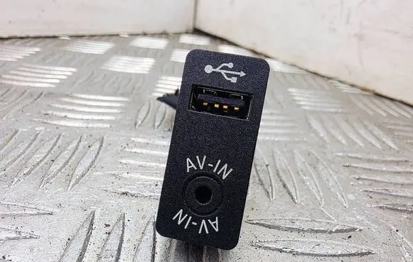 Mini Cooper Countryman R60 AUX in-socket connector 9229242 84109229242