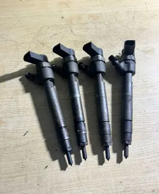 Mercedes-Benz C W203 Fuel injectors set 0445110177 A6480700287