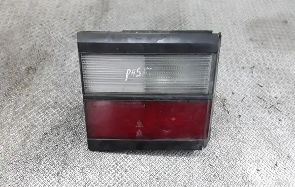 Volkswagen PASSAT B3 Tailgate rear/tail lights 333945107