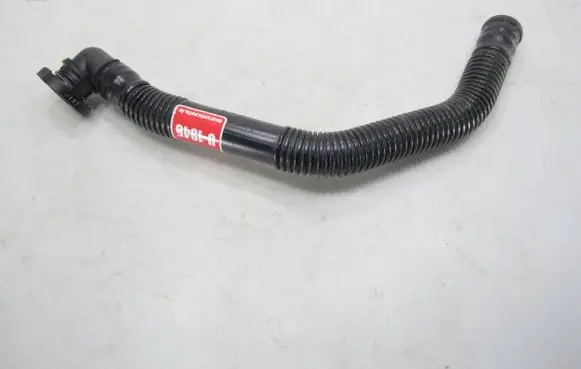 Volkswagen Golf VI Breather hose/pipe 1K0129637D