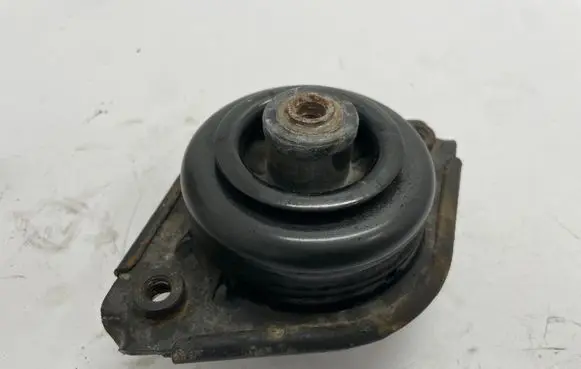 Mercedes-Benz R W251 Engine mount bracket A2512402717