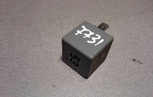 Volkswagen PASSAT B5 Other relay 141951253B V23134B52X227