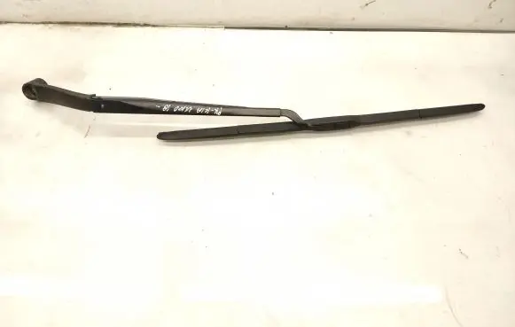 Windshield/front glass wiper blade