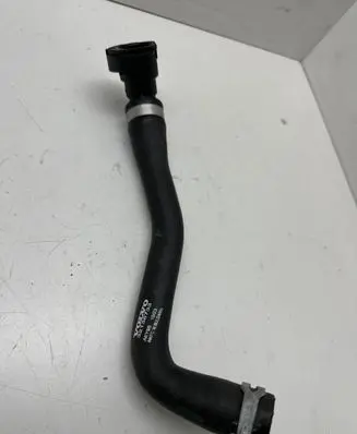 Volvo C40 Engine coolant pipe/hose 32138733