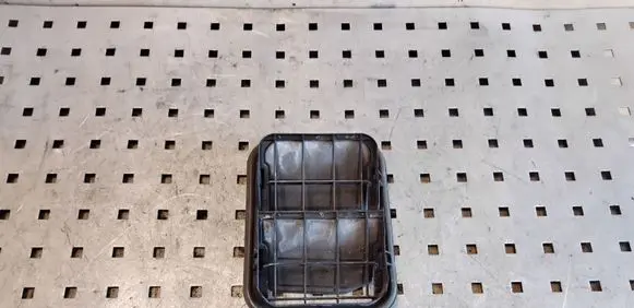 Opel Vivaro Quarter panel pressure vent 8200728288