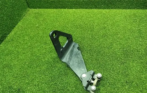 Renault Trafic III (X82) Sliding door lower roller guide/hinge 745965439R